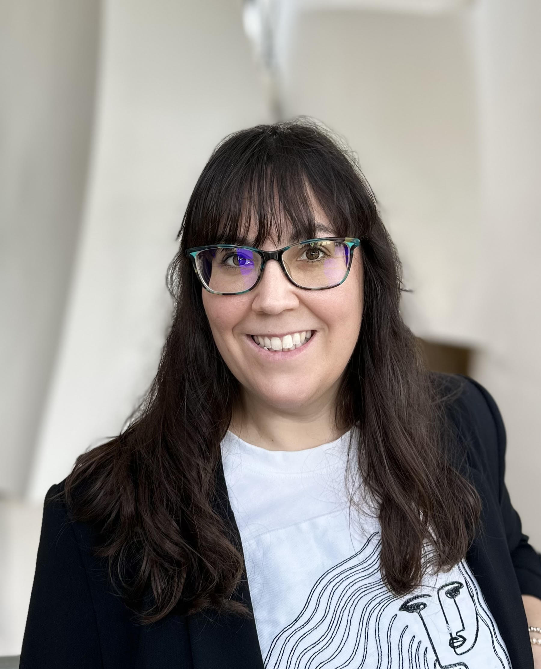 Alicia, GARCÍA-HOLGADO